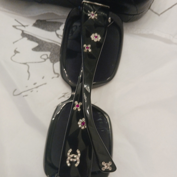 Authentic Chanel crystal sunglasses. - Picture 5 of 16